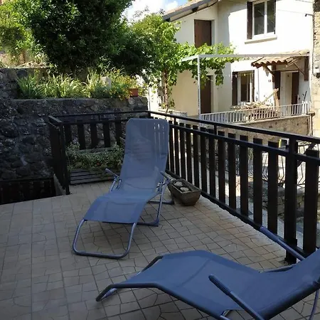 Hébergement de vacances Maison En Pierres Au Cœur D'un Village Ardéchois *